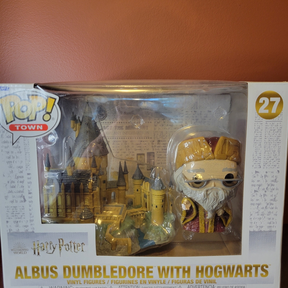 Harry Potter Albus Dumbledore with Hogwarts Vinyl Figure 27
